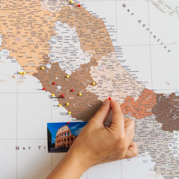 detailed italy travel map with pins 2it